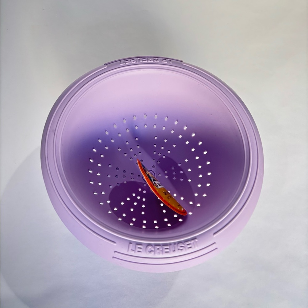 Le Creuset Silicone Colander - Picture 3 of 7